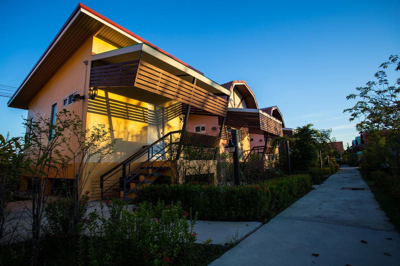 Baan Tor Mai Resort Suphan Buri Exterior photo