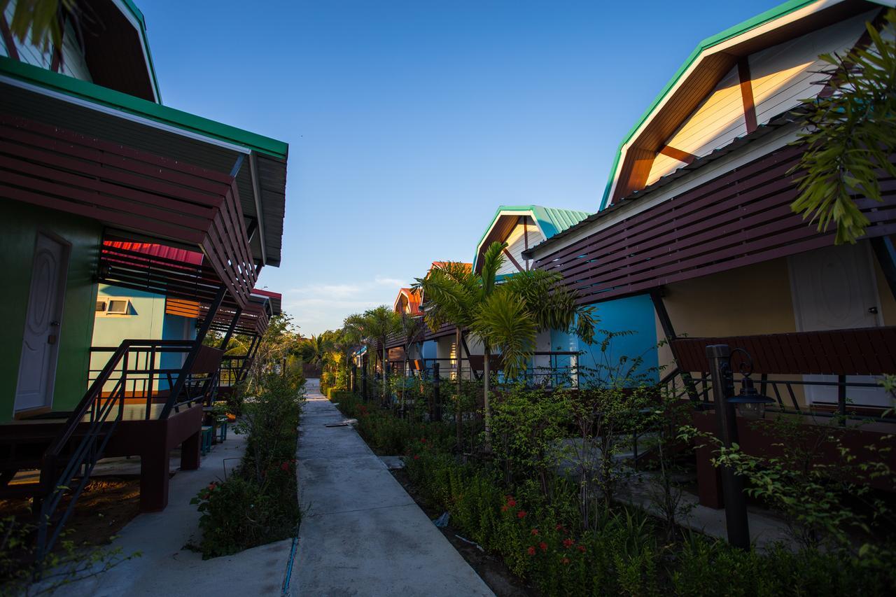 Baan Tor Mai Resort Suphan Buri Exterior photo